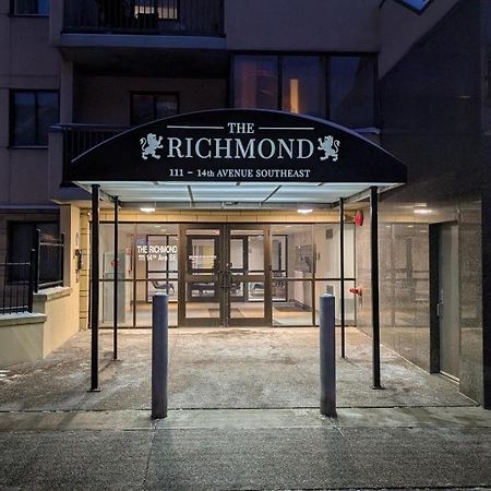 Entire Condo Downtown, Walk To Bmo & Stampede, Parking, 1,5 Hrs To Banff YYC Екстериор снимка