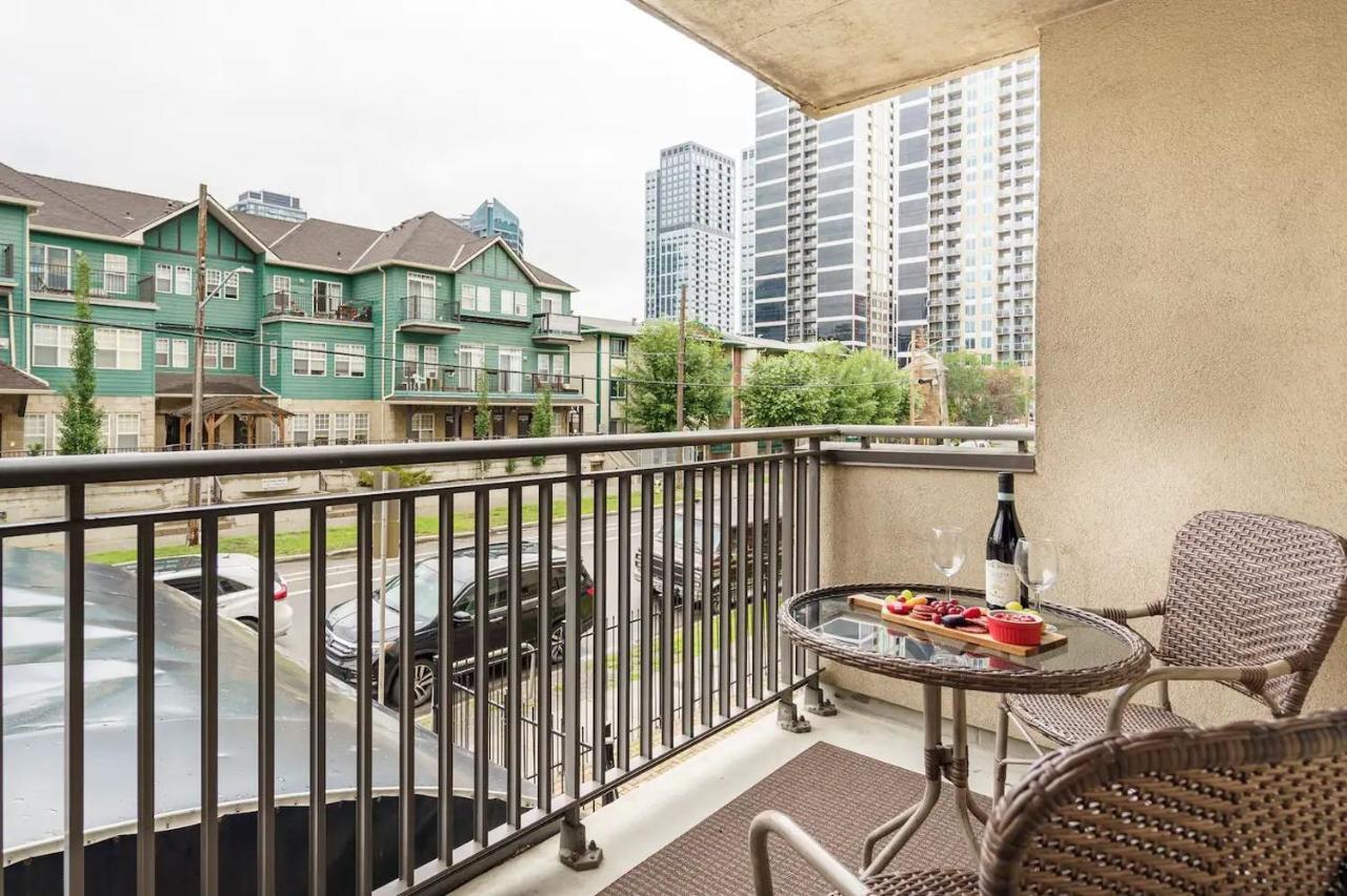 Entire Condo Downtown, Walk To Bmo & Stampede, Parking, 1,5 Hrs To Banff YYC Екстериор снимка