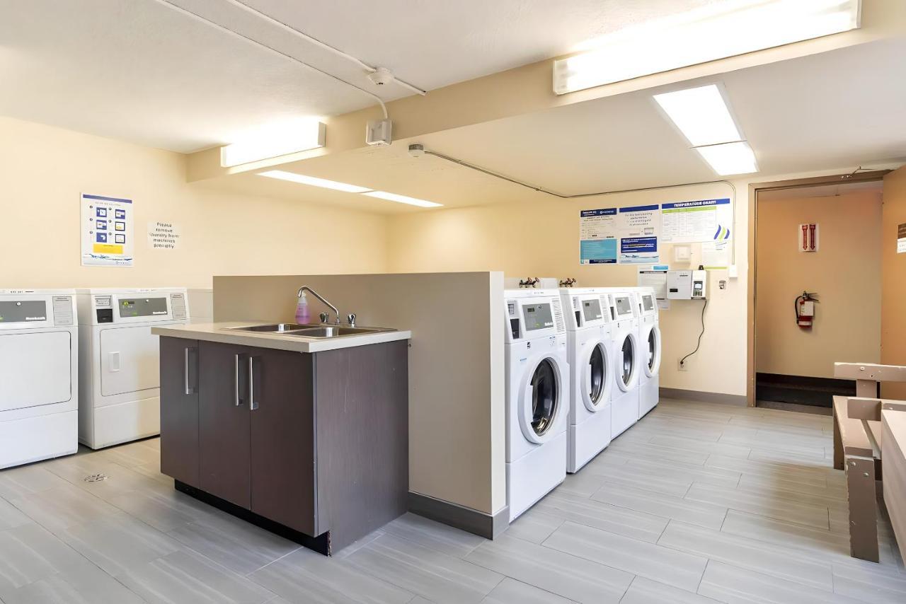 Entire Condo Downtown, Walk To Bmo & Stampede, Parking, 1,5 Hrs To Banff YYC Екстериор снимка