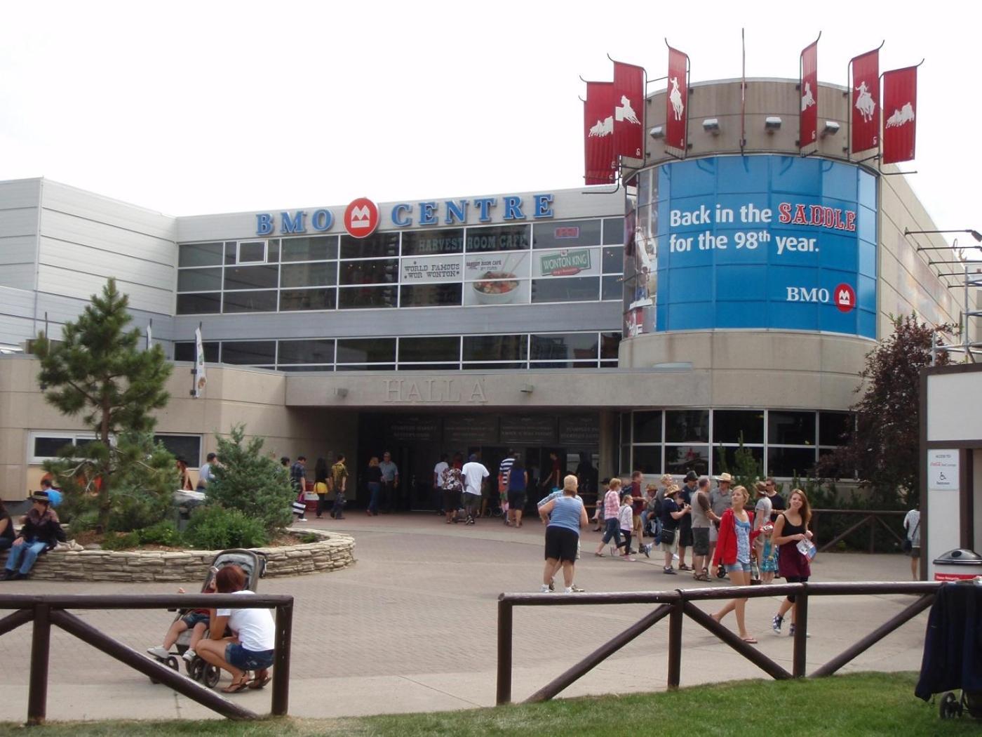 Entire Condo Downtown, Walk To Bmo & Stampede, Parking, 1,5 Hrs To Banff YYC Екстериор снимка